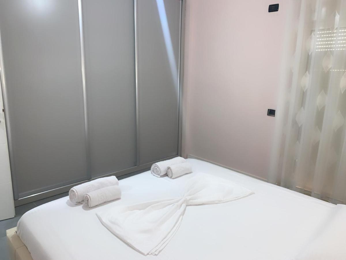 Apartament Dean Appartamento Vlorë Esterno foto