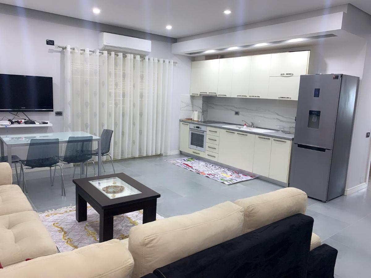 Apartament Dean Appartamento Vlorë Esterno foto