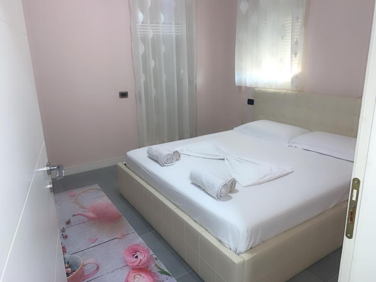 Apartament Dean Appartamento Vlorë Esterno foto