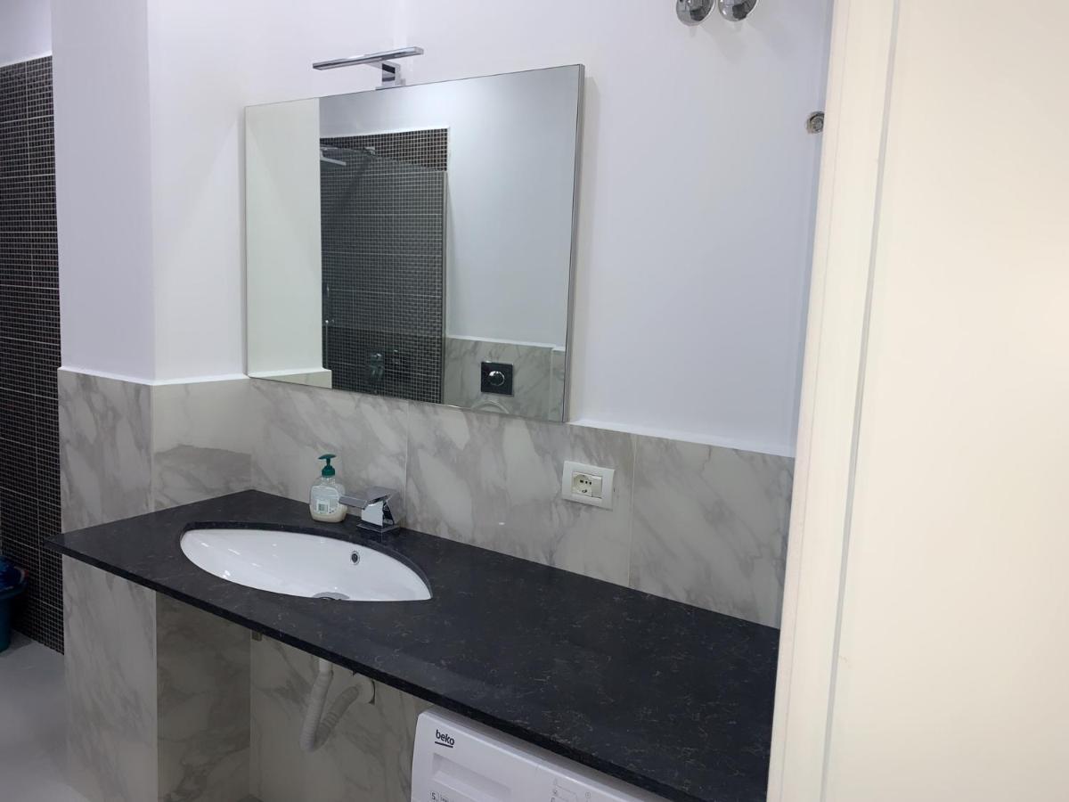 Apartament Dean Appartamento Vlorë Esterno foto